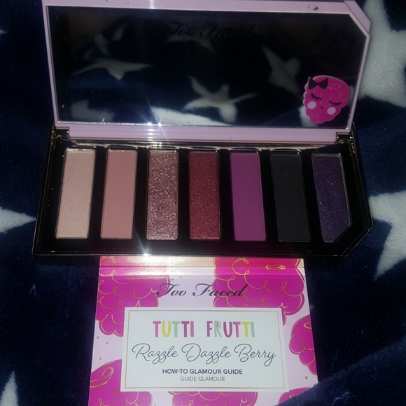 Razzle Dazzle Berry - Picture 2 of 4